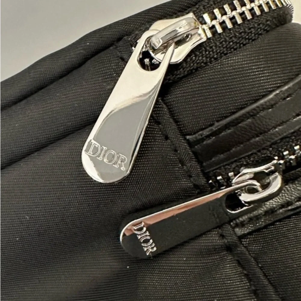 NIB Christian Dior Backstage makeup brush set with travel case. NIB with samples - Picture 6 of 9
